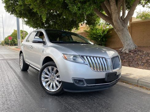 Used 2015 Lincoln MKX FWD w/ Equipment Group 101A image 2