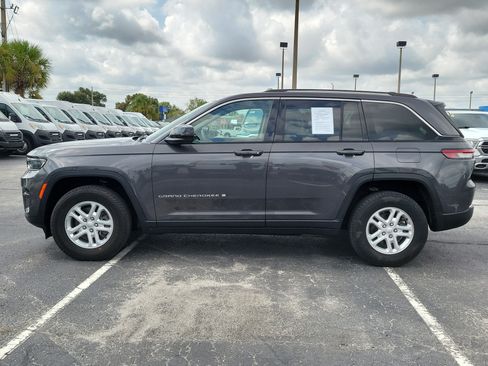 Used 2024 Jeep Grand Cherokee Laredo RWD image 5