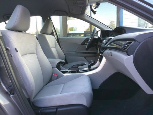 Used 2017 Honda Accord LX image 17