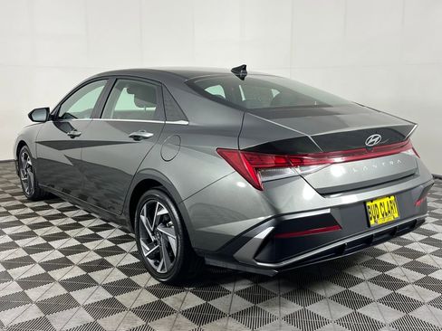 Used 2025 Hyundai Elantra SEL image 8