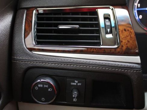 Used 2011 Cadillac Escalade Platinum image 17