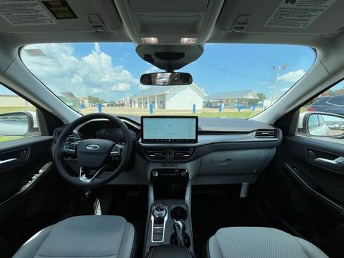 New 2025 Ford Escape SE w/ Class II Trailer Tow Package image 10