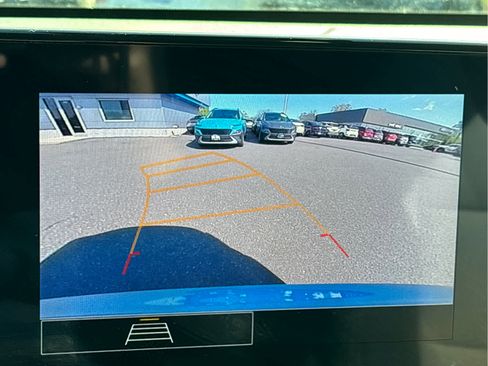 Certified 2025 Chevrolet Trax RS w/ Sunroof Package FWD image 14