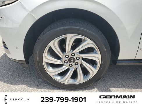 Certified 2024 Lincoln Navigator Premiere AWD/4WD image 12