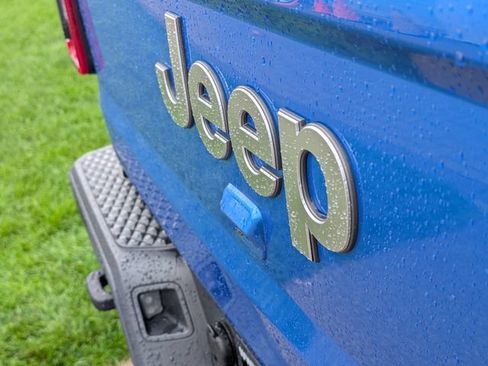 Used 2021 Jeep Gladiator Overland w/ Popular Equipment Package AWD/4WD image 30