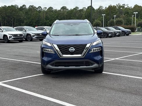 Used 2023 Nissan Rogue SV w/ SV Premium B Package FWD image 2