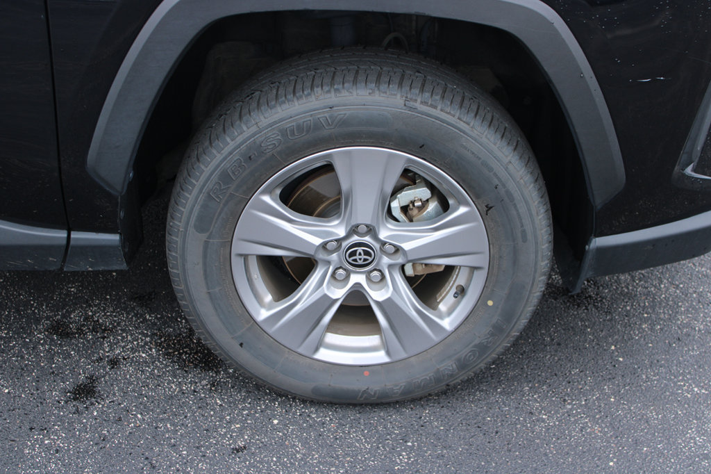 Used 2025 Toyota RAV4 XLE AWD/4WD image 17
