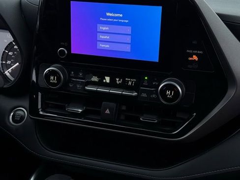 Used 2024 Toyota Highlander LE image 23