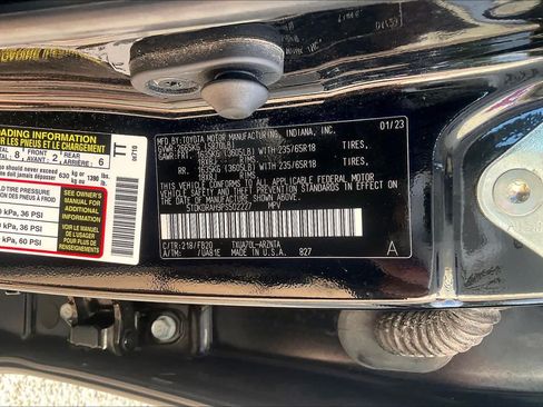 Used 2023 Toyota Highlander L FWD image 34