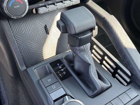 Used 2025 Toyota 4Runner SR5 AWD/4WD image 19