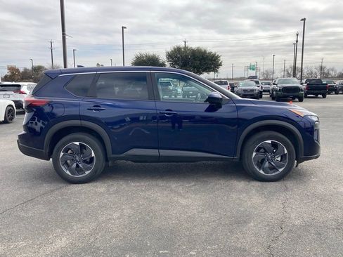 Used 2025 Nissan Rogue SV image 4