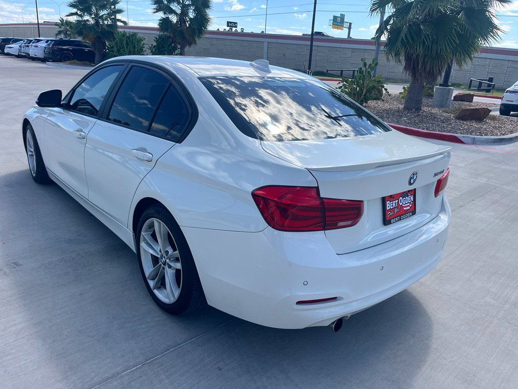 Used 2016 BMW 320i Sedan RWD image 4