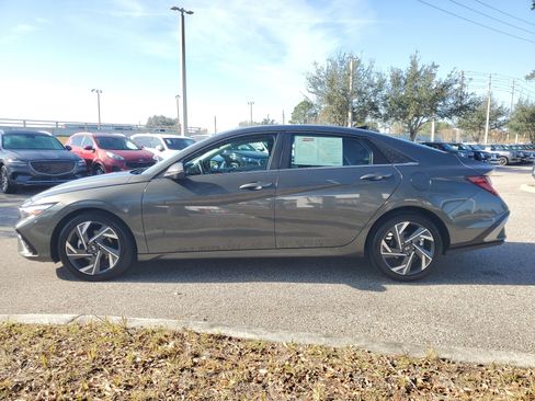 Used 2024 Hyundai Elantra Limited image 9