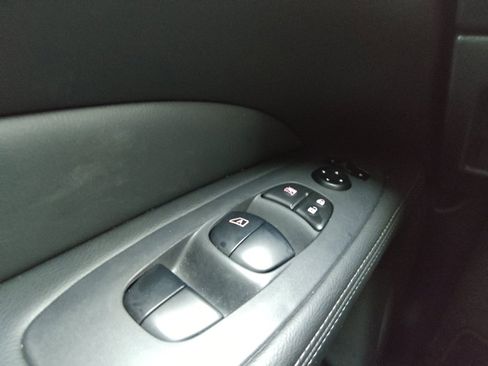 Used 2020 Nissan Pathfinder S FWD image 27
