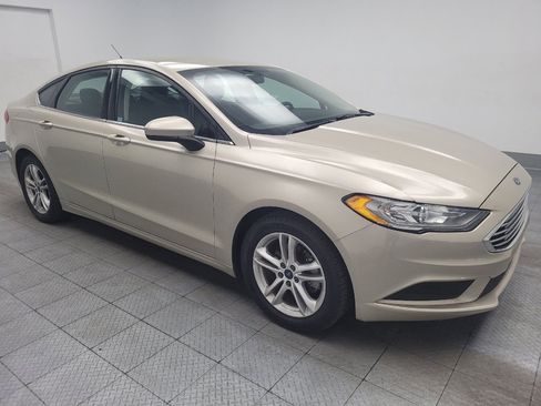 Used 2018 Ford Fusion SE w/ Fusion SE Technology Package FWD image 11