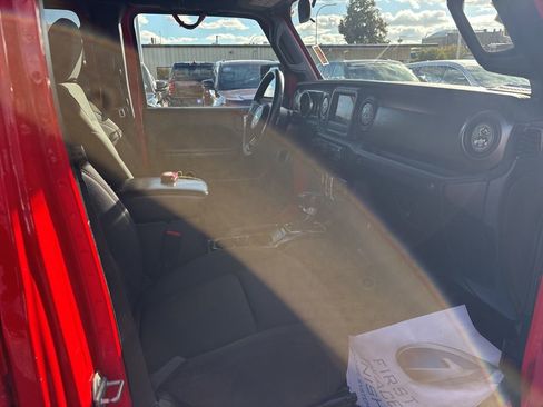 Used 2018 Jeep Wrangler Unlimited Sport S image 37