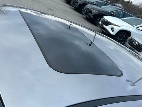 New 2024 Hyundai Elantra Limited image 11