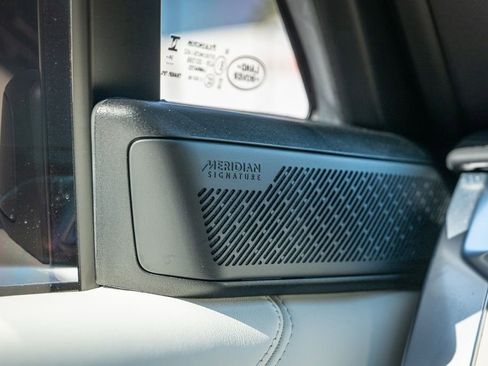 Used 2025 Land Rover Range Rover Long Wheelbase Autobiography image 32