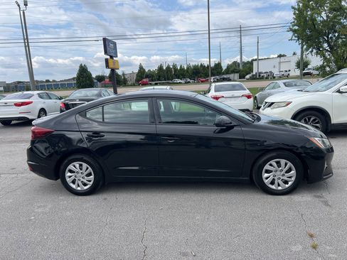 Used 2019 Hyundai Elantra SE w/ Cargo Package FWD image 4