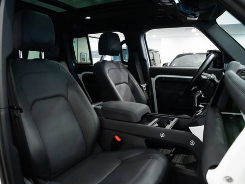 Used 2023 Land Rover Defender 130 SE AWD/4WD image 25