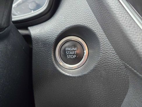 Certified 2023 Toyota Corolla Cross LE w/ Moonroof Package image 28