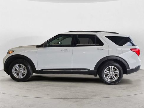 Used 2023 Ford Explorer XLT w/ Equipment Group 202A AWD/4WD image 8