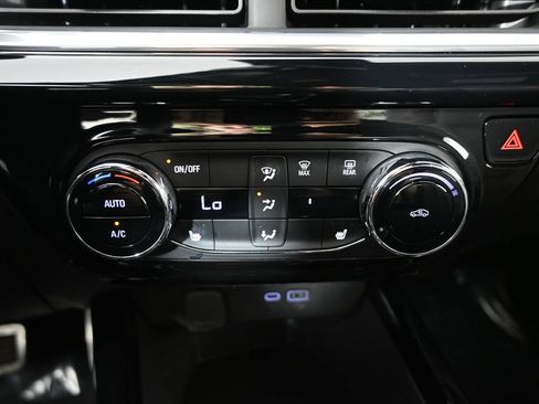 Used 2024 Chevrolet Trax RS FWD image 30