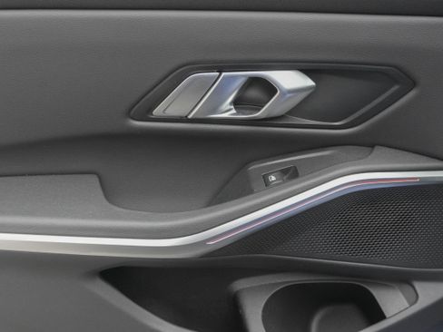 Certified 2022 BMW 330i Sedan w/ M Sport Package image 31