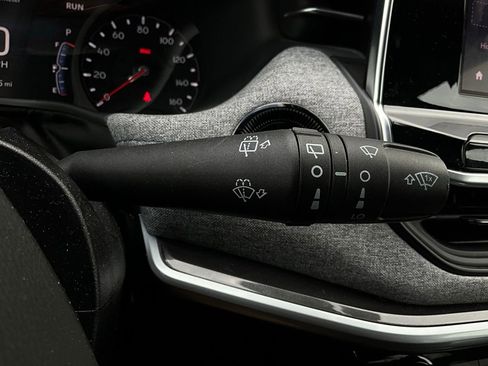 Used 2025 Jeep Compass Latitude image 37