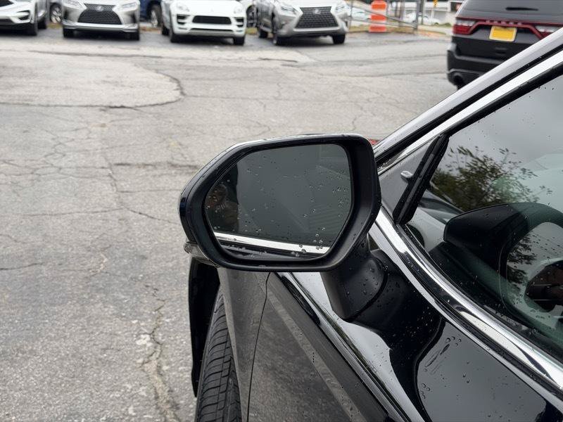 Used 2019 Toyota Camry SE w/ Convenience Package FWD image 8