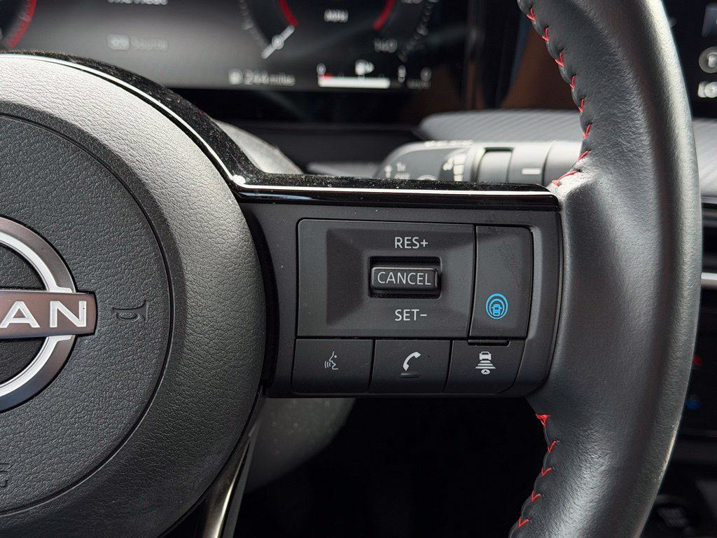 Certified 2025 Nissan Kicks SR FWD image 26