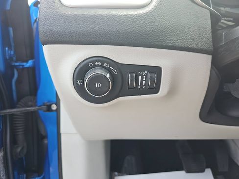 Used 2019 Jeep Compass Latitude w/ Popular Equipment Group FWD image 34