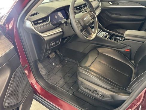 Used 2023 Jeep Grand Cherokee Limited AWD/4WD image 15