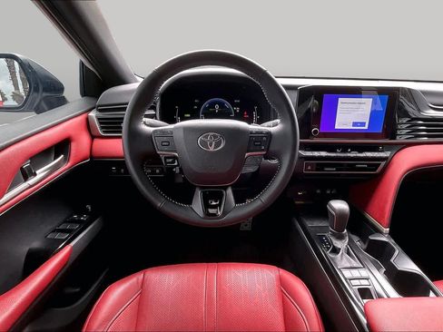 Used 2026 Toyota Camry SE w/ Convenience Package FWD image 5