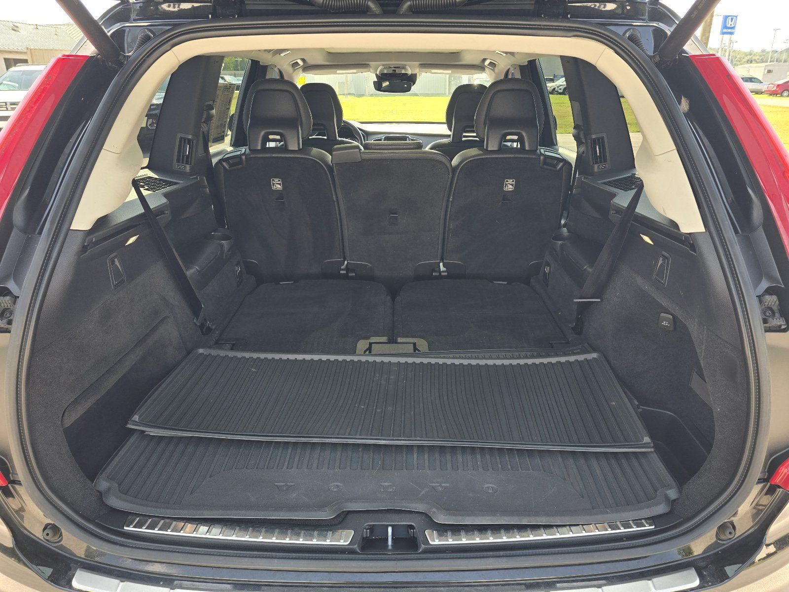 Used 2017 Volvo XC90 T6 Momentum w/ Vision Package AWD/4WD image 26