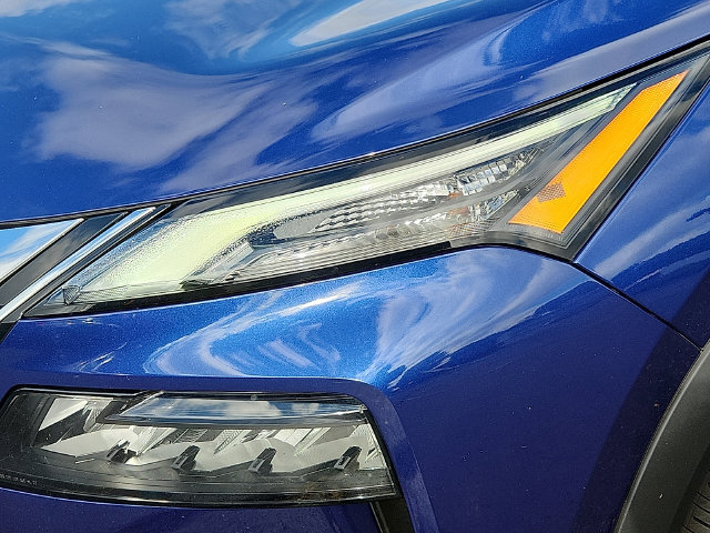 Used 2023 Nissan Rogue S AWD/4WD image 9