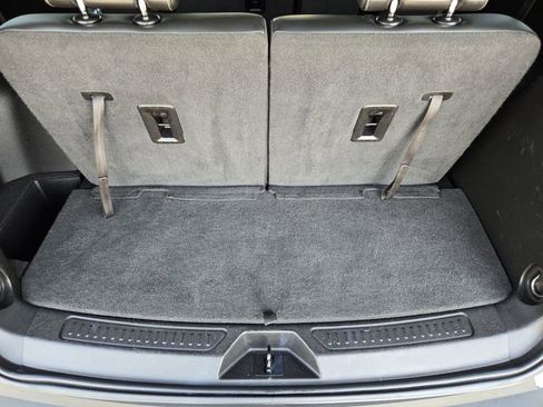 Used 2023 GMC Acadia SLT AWD/4WD image 32