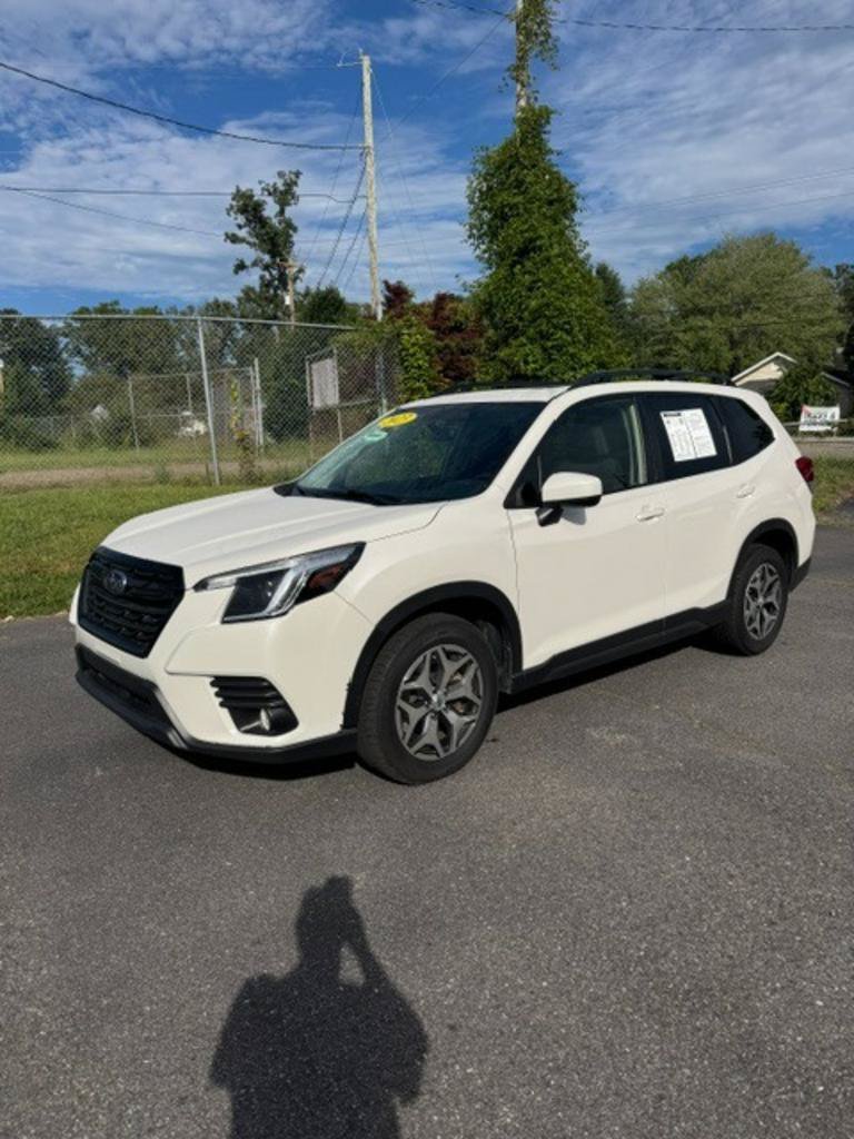 Used 2023 Subaru Forester Premium AWD/4WD image 1
