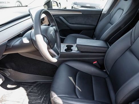Used 2024 Tesla Model Y Long Range AWD/4WD image 18