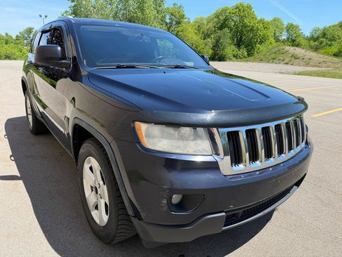 Used 2011 Jeep Grand Cherokee Laredo AWD/4WD image 3