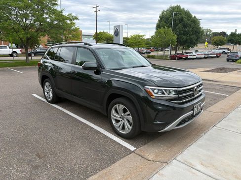 Used 2022 Volkswagen Atlas SE w/ Panoramic Sunroof Package AWD/4WD image 4