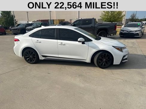 Used 2023 Toyota Corolla SE FWD image 2