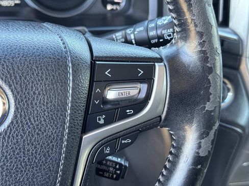 Used 2020 Toyota Land Cruiser image 11