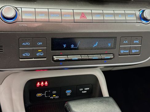 Used 2025 Hyundai Kona SEL image 24