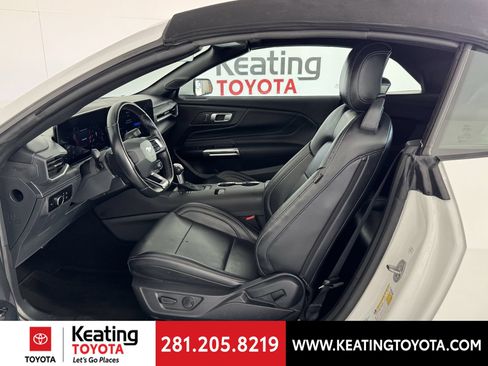 Used 2025 Ford Mustang Premium RWD image 14