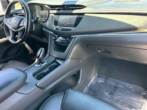 Used 2018 Cadillac XT5 Platinum w/ Driver Assist Package AWD/4WD image 13