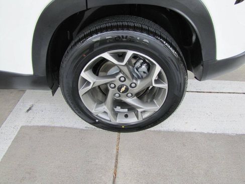 Used 2025 Chevrolet Trax LT w/ Driver Confidence Package FWD image 27