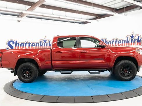 Used 2023 Toyota Tacoma SR5 w/ Technology Package image 17
