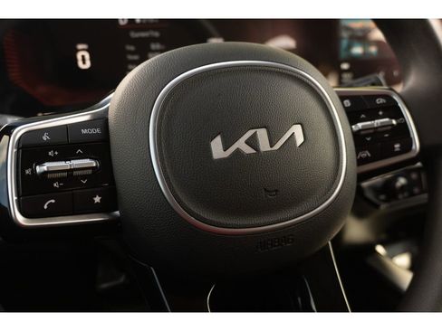 Used 2025 Kia Sorento LX FWD image 32