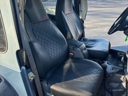 Used 1999 Jeep Wrangler SE image 39